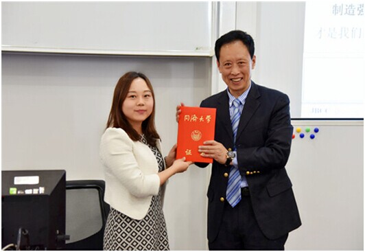 同濟大學經管學院MBA中心副主任崔麒元（左）和IE專家關田鐵洪（右）